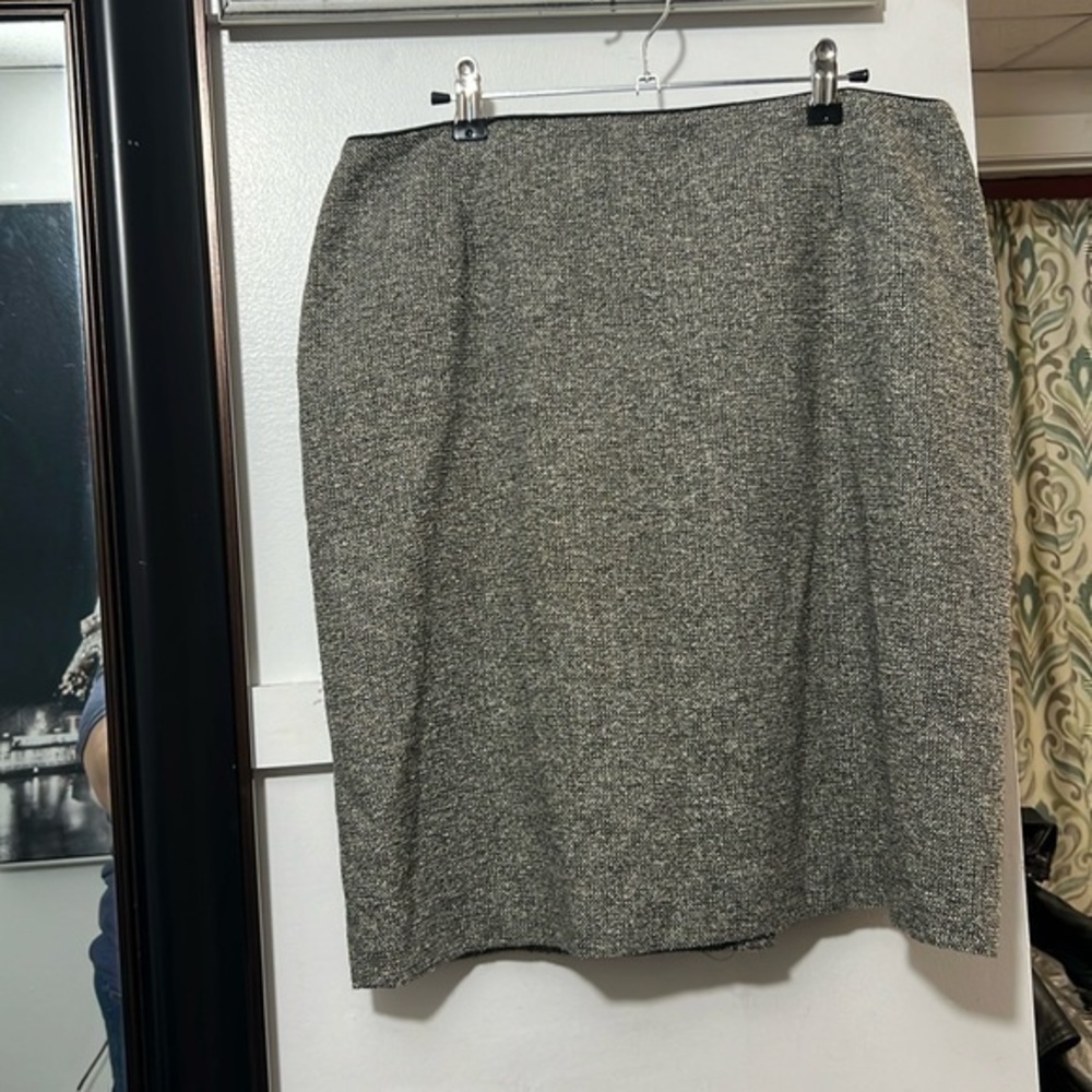 Casual corner, annex size 14, black and white zip up skirt